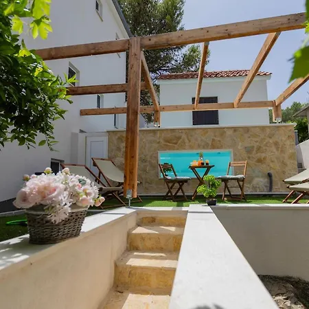 Lea Villa