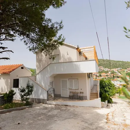 Lea Villa