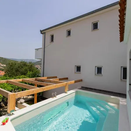 Lea Вилла Марина